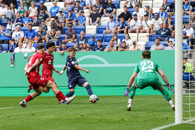 31.05.2026, xhettx, Fussball DM A-Junioren , TSG 1899 Hoffenheim - 1. FC Köln v.l. Maxim Naumann (TSG Hoffenheim U19, 20) mit dem Schuss aufs Tor (DFL DFB REGULATIONS PROHIBIT ANY USE OF PHOTOGRAPHS as IMAGE SEQUENCES and or QUASI-VIDEO)
