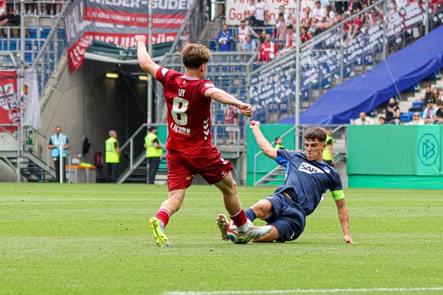 31.05.2026, xhettx, Fussball DM A-Junioren , TSG 1899 Hoffenheim - 1. FC Köln v.l. Matthew Alexander Moore (TSG Hoffenheim U19, 8) mit der Grätsche gegen Benjamin Ley (1 FC Köln U19, 8) (DFL DFB REGULATIONS PROHIBIT ANY USE OF PHOTOGRAPHS as IMAGE SEQUENCES and or QUASI-VIDEO)