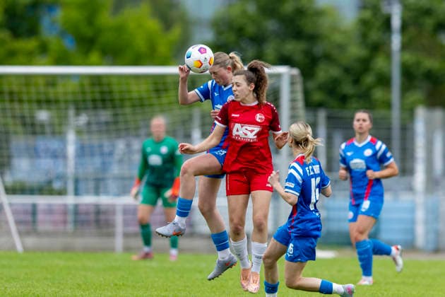 Regionalliga Nordost Frauen: F.C. Hansa Rostock vs. 1. FFV Erfurt; Rostock; 31.05.2026 Ronja Weißgärber ( 19; F.C. Hansa Rostock) gegen Jasmin Sautter ( 4; 1. FFV Erfurt) Regionalliga Nordost Frauen: F.C. Hansa Rostock vs. 1. FFV Erfurt; Sportforum Leichtathletikstadion Rostock; 31.05.2026 Copyright: xBEAUTIFULxSPORTS Duehringx