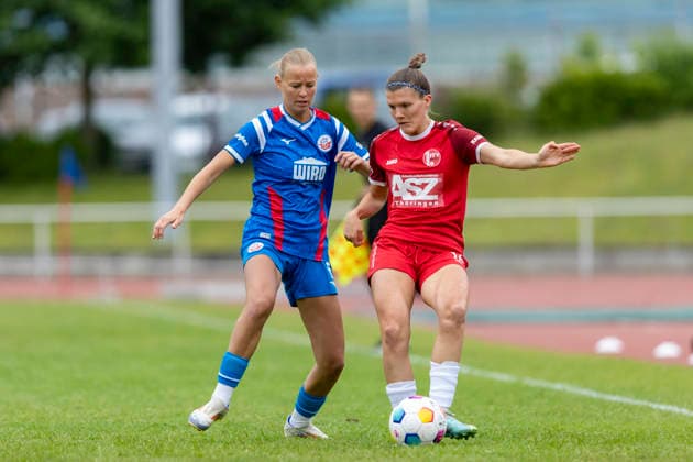 Regionalliga Nordost Frauen: F.C. Hansa Rostock vs. 1. FFV Erfurt; Rostock; 31.05.2026 Laurentia Köhler ( 6; F.C. Hansa Rostock) gegen Tessa Berger ( 16; 1. FFV Erfurt) Regionalliga Nordost Frauen: F.C. Hansa Rostock vs. 1. FFV Erfurt; Sportforum Leichtathletikstadion Rostock; 31.05.2026 Copyright: xBEAUTIFULxSPORTS Duehringx