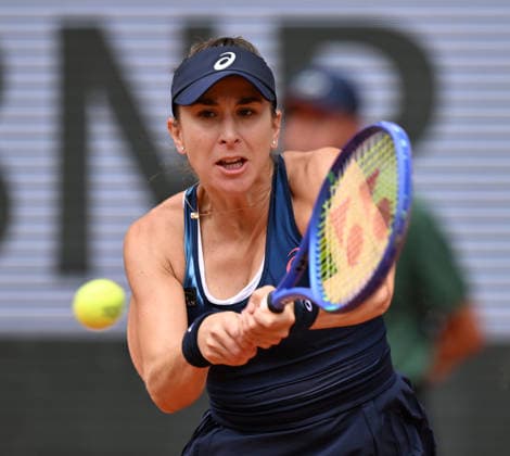 2026 French Open, Roland-Garros - Day 8 PARIS, FRANCE - MAY 31: Belinda Bencic of Switzerland in action against Elina Svitolina of Ukraine during their Women s Singles fourth round match on Day Eight of the 2026 French Open tennis tournament at the Roland-Garros Complex in Paris on May 31, 2026. Mustafa Yalcin Anadolu Paris France. Editorial use only. Please get in touch for any other usage.  Copyright: x2026xAnadoluxMustafaxYalcinx
