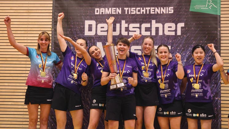 Sabina Surjan, Natalia Bajor, Sabina Surjan, Nina Mittelham mit Pokal, Josi Neumann, Mia Griesel, Yuka Kaneyoshi,TTC Eastside Berlin jubelt und feiert die Deutsche Meisterschaft Deutscher Meister Tischtennis Finale Deutsche Meisterschaft Bundesliga Damen Saison 2025 2026 31.05.2026 ttc eastside Berlin vs TSV Dachau