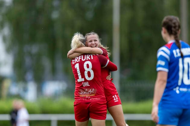 Regionalliga Nordost Frauen: F.C. Hansa Rostock vs. 1. FFV Erfurt; Rostock; 31.05.2026 Jubel, Mandy Uhl ( 18; 1. FFV Erfurt) und Kira Hasenbein ( 15; 1. FFV Erfurt) Regionalliga Nordost Frauen: F.C. Hansa Rostock vs. 1. FFV Erfurt; Sportforum Leichtathletikstadion Rostock; 31.05.2026 Copyright: xBEAUTIFULxSPORTS Duehringx