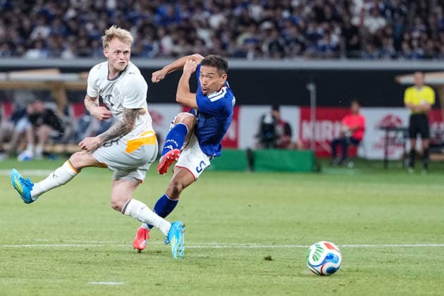 (260531) -- TOKYO, May 31, 2026 -- Nagatomo Yuto (R) of Japan shoots during a friendly football match between Japan and Iceland in Tokyo, Japan, on May 31, 2026. ) (SP)JAPAN-TOKYO-FOOTBALL-FRIENDLY-JAPAN VS ICELAND JiaxHaocheng 