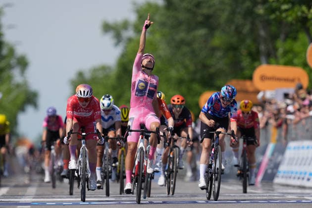 Italy™s Elisa Balsamo of Lidl - Trek™s (Pink jersey) winner of the stage on the finish line during Stage 2 of the Giro d™Italia Women, from Roncade to Caorle, Italy, Sunday May 31, 2026  Copyright: xDavidexSpada LaPressex