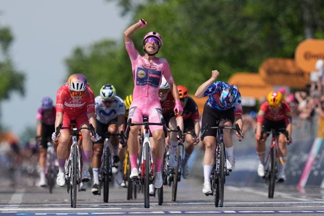 Italy™s Elisa Balsamo of Lidl - Trek™s (Pink jersey) winner of the stage on the finish line during Stage 2 of the Giro d™Italia Women, from Roncade to Caorle, Italy, Sunday May 31, 2026  Copyright: xDavidexSpada LaPressex