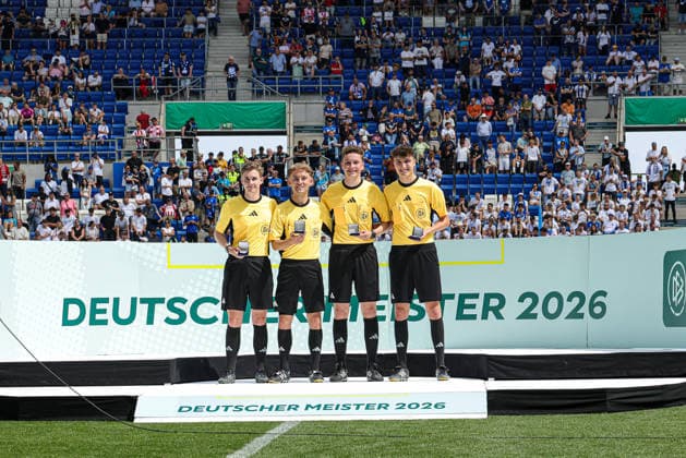 31.05.2026, xhettx, Fussball DM A-Junioren , TSG 1899 Hoffenheim - 1. FC Köln v.l. Ehrung der Schiedsrichter (DFL DFB REGULATIONS PROHIBIT ANY USE OF PHOTOGRAPHS as IMAGE SEQUENCES and or QUASI-VIDEO)