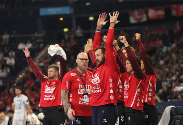 photo : Torhüter Benjamin Buric und Trainer Ales PAJOVIC (Flensburg) feiern einen Torerfolg Handball Herren am So. 31.05.2026 Mens EHF European League , Final Four in Hamburg SG Flensburg - Montpellier HB Spiel um Platz 3