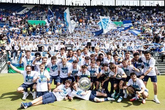 U19-DFB-Nachwuchsliga A, 2025 2026, Finale: TSG Hoffenheim U19 - 1. FC Köln U19; 31.05.2026 TSG 1899 Hoffenheim U19 deutscher Meister 2026. Die Mannschaft bejubelt Sieg mit den Fans. U19-DFB-Nachwuchsliga A, 2025 2026, Finale: TSG Hoffenheim U19 - 1. FC Köln U19; PreZero Arena, Sinsheim; 31.05.2026 DFB regulations prohibit any use of photographs as image sequences and or quasi video. Copyright: xBEAUTIFULxSPORTS Buriakovx