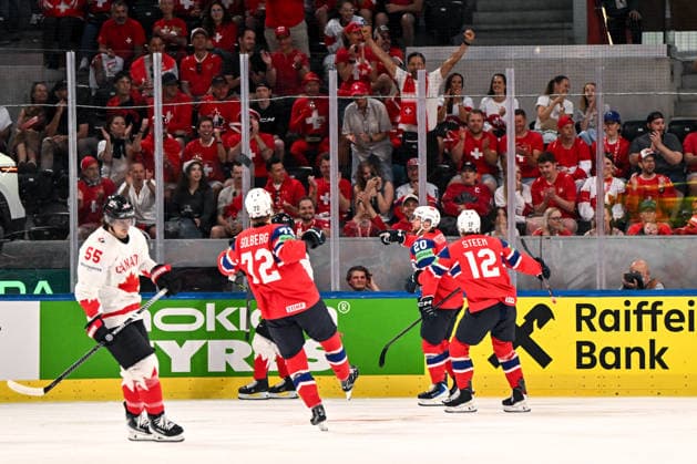 ZURICH, SWITZERLAND - MAY 31: Emilio Pettersen of Norway C) celebrates his goal with Stian Solberg of Norway L) and Noah Steen of Norway R) during the 2026 IIHF Ice hockey, Eishockey World Championship, WM, Weltmeisterschaft Switzerland Bronze medal game between Canada and Norway at Swiss Life Arena on May 31, 2026 in Zurich, Zurich. Zurich Swiss Life Arena Zurich Switzerland Copyright: xJustPictures.ch AndreaxBrancax jp-en-EuSpIm-JP7_ANB_FinCze_31052026_7262