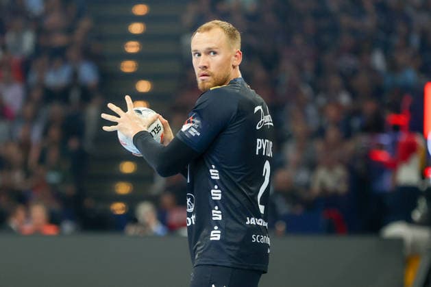 31.05.2026 ,xgox, Handball - Handball - EHF European League, Spiel um Platz 3 Montpellier Handball - SG Flensburg-Handewitt emspor, v.l. Simon Pytlick (Flensburg, 2) am Ball, plays the ball Hamburg