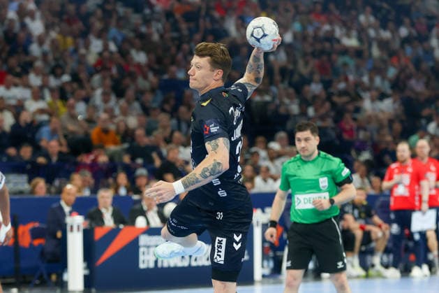31.05.2026 ,xgox, Handball - Handball - EHF European League, Spiel um Platz 3 Montpellier Handball - SG Flensburg-Handewitt emspor, v.l. Emil Jakobsen (Flensburg, 31) beim Siebenmeter Hamburg