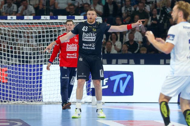 31.05.2026 ,xgox, Handball - Handball - EHF European League, Spiel um Platz 3 Montpellier Handball - SG Flensburg-Handewitt emspor, v.l. Blaz Blagotsinek (Flensburg, 43) gibt Anweisungen, gestikuliert mit den Armen, gesticulate, gives instructions Hamburg