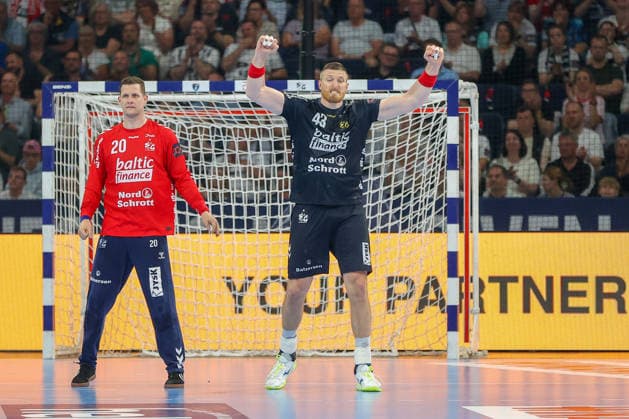 31.05.2026 ,xgox, Handball - Handball - EHF European League, Spiel um Platz 3 Montpellier Handball - SG Flensburg-Handewitt emspor, v.l. Blaz Blagotsinek (Flensburg, 43) Jubel, Torjubel, jubelt ueber das Tor, celebrate the goal, celebration Hamburg