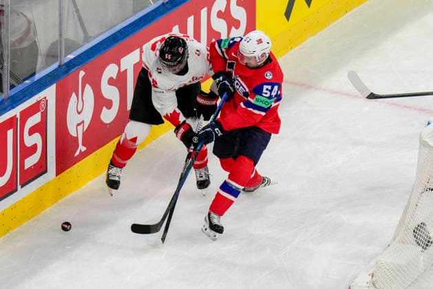 ZURICH, SWITZERLAND - MAY 31: Mark Scheifele of Canada L) against Sander Hurrod of Norway R) during the 2026 IIHF Ice hockey, Eishockey World Championship, WM, Weltmeisterschaft Switzerland Bronze medal game between Canada and Norway at Swiss Life Arena on May 31, 2026 in Zurich, Zurich. Zurich Swiss Life Arena Zurich Switzerland Copyright: xJustPictures.ch JarixPestelaccix jp-en-EuSpIm-JP6_JAR_Canada_Norway_31May2026_00033