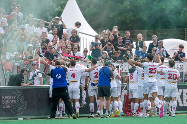 Spieler vom Hamburger Polo Club, Jubel nach dem Schlusspfiff, Freude über den Sieg, Sieger, Gewinner, jubelt, jubeln, fröhlich, positiv, freut sich, freuen, optimistisch, Highlight, Action, Aktion, 31.05.2026, Bonn (Deutschland), Hockey, Deutsche Meisterschaft, Finale, Herren, Hamburger Polo Club - HTC Uhlenhorst Mülheim