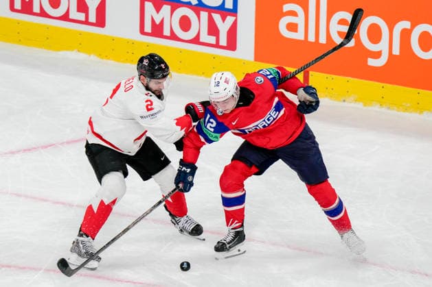 ZURICH, SWITZERLAND - MAY 31: Noah Steen of Norway R) against Dylan Demelo of Canada L) during the 2026 IIHF Ice hockey, Eishockey World Championship, WM, Weltmeisterschaft Switzerland Bronze medal game between Canada and Norway at Swiss Life Arena on May 31, 2026 in Zurich, Zurich. Zurich Swiss Life Arena Zurich Switzerland Copyright: xJustPictures.ch JarixPestelaccix jp-en-EuSpIm-JP6_JAR_Canada_Norway_31May2026_00064