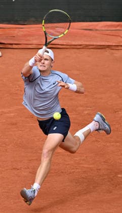 2026 French Open, Roland-Garros - Day 8 PARIS, FRANCE - MAY 31: Jesper de Jong of Netherlands in action against Alexander Zverev (not seen) of Germany during their men s singles match on day 8 of the French Open tennis tournament at the Roland-Garros Complex in Paris on May 31, 2026. Mustafa Yalcin Anadolu Paris France. Editorial use only. Please get in touch for any other usage.  Copyright: x2026xAnadoluxMustafaxYalcinx