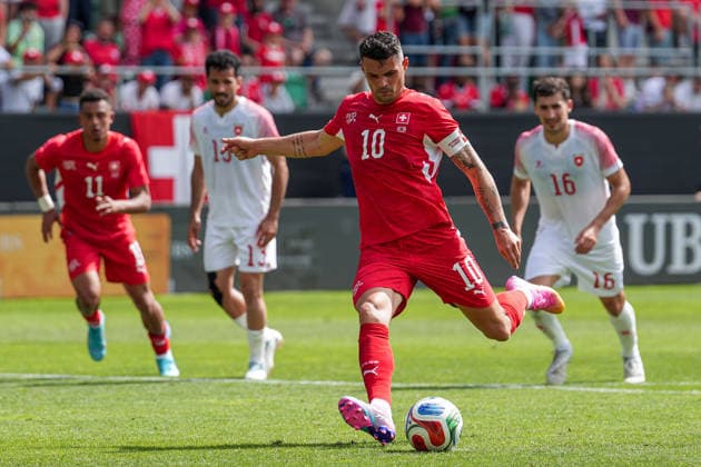Fussball, Länderspiel: Schweiz vs. Jordanien, Sonntag, 31.05.2026 (kybunpark, St. Gallen); Granit Xhaka (10, Schweiz) schiesst den Penalty zum 3:0 - Tor und Torschuss Copyright: xValentinxDomgjonix