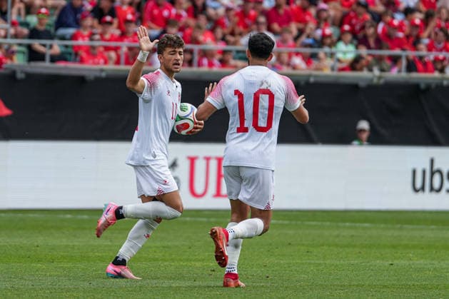 Fussball, Länderspiel: Schweiz vs. Jordanien, Sonntag, 31.05.2026 (kybunpark, St. Gallen); Odeh Fakhoury (11, Jordanien) und Musa Al-Tamari (10, Jordanien) jubeln nach dem Treffer und verkürzen auf 3:1 Copyright: xValentinxDomgjonix