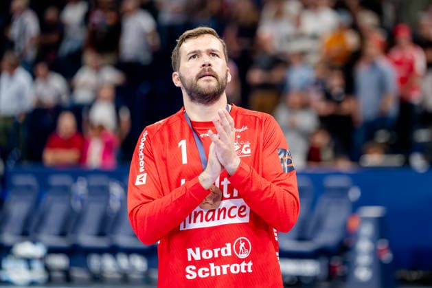 Hamburg, 31.05.2026, Handball, Herren, EHF European League Men 2025 26, Spiel um Platz 3, Montpellier HB - SG Flensburg-Handewitt Benjamin Buric (SG Flensburg-Handewitt, 1) bedankt sich bei den Fans
