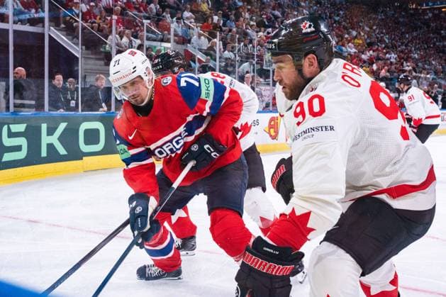 ZURICH, ZURICH - MAY 31: Eskild Bakke Olsen of Norway battles with Ryan O’Reilly of Canada during the Bronze Medal Game between Canada and Norway of the 2026 IIHF World Championship, WM, Weltmeisterschaft at Swiss Life Arena on May 31, 2026 in Zurich, Zurich, Switzerland.  Copyright: xLivioxBaeriswylx xSPPx Sportspressphoto_SPR157779