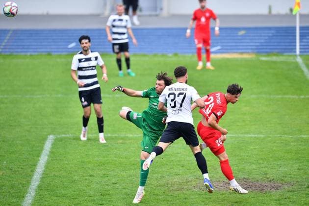 SG Wattenscheid 09 - SV Lippstadt ** NUR FÜR REDAKTIONELLE ZWECKE ** EDITORIAL USE ONLY **<p>Fußball Regionalliga West 38. SPIELTAG: SG Wattenscheid 09 - SV Lippstadt am 31.05.2026 im Lohrheidestadion in Bochum-Wattenscheid Joshua Mroß ( SG Wattenscheid 09 ), links - Albin Thaqi ( SG Wattenscheid 09 ), mitte - Louis Neugebauer ( SV Lippstadt ), rechts Deutschland Nordrhein Westfalen Bochum-Wattenscheid Copyright: ThorstenxTillmann