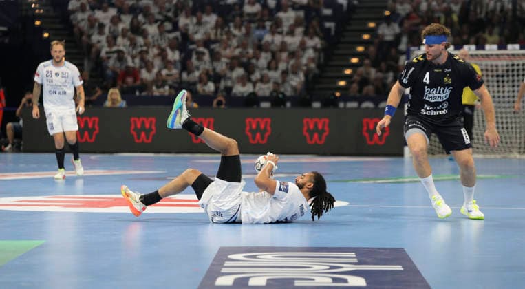 photo : Hugo Bryan MONTE dos SANTOS (Montpellier) gegen Johannes Golla (Flensburg) Handball Herren am So. 31.05.2026 Mens EHF European League , Final Four in Hamburg SG Flensburg - Montpellier HB Spiel um Platz 3