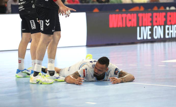photo : Rogerio Ferreira MORAES kommt zu Fall (Flensburg) Handball Herren am So. 31.05.2026 Mens EHF European League , Final Four in Hamburg SG Flensburg - Montpellier HB Spiel um Platz 3