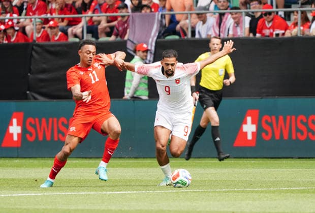 31.05.2026 Schweiz St.Gallen Fussball Saison 2025-2026 Laenderspiel Schweiz - Jordanien. Bild , Ali Olwan 9 JOR. gegen Dan Ndoye SUI Li. Aktion Zweikampf 