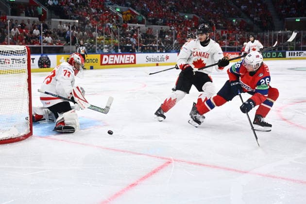 From left goalkeeper Jet Greaves of Canada, Sam Dickinson of Canada and Patrick Elvsveen of Norway in action during the bronze medal match Canada vs Norway at the 2026 IIHF Ice hockey, Eishockey World Championship, WM, Weltmeisterschaft in Zurich, Switzerland, May 31, 2026. (CTKxPhoto RadekxPetrasek) CTKPhotoP2026053104115  CTKPhotoP2026053104115