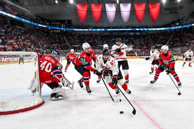 Sport Bilder des Tages ZURICH, SWITZERLAND - MAY 31: Sidney Crosby of Canada in action against Max Krogdahl of Norway R) and goalkeeper Henrik Haukeland of Norway L) during the 2026 IIHF Ice hockey, Eishockey World Championship, WM, Weltmeisterschaft Switzerland Bronze medal game between Canada and Norway at Swiss Life Arena on May 31, 2026 in Zurich, Zurich. Zurich Swiss Life Arena Zurich Switzerland *** ZURICH, SWITZERLAND MAY 31 Sidney Crosby of Canada in action against Max Krogdahl of Norway R and goalkeeper Henrik Haukeland of Norway L during the 2026 IIHF Ice Hockey World Championship Switzerland Bronze medal game between Canada and Norway at Swiss Life Arena on May 31, 2026 in Zurich, Zurich Zurich Swiss Life Arena Zurich Switzerland Copyright: xJustPictures.ch AndreaxBrancax jp-en-EuSpIm-JP7_ANB_CanNor_31052026_8797