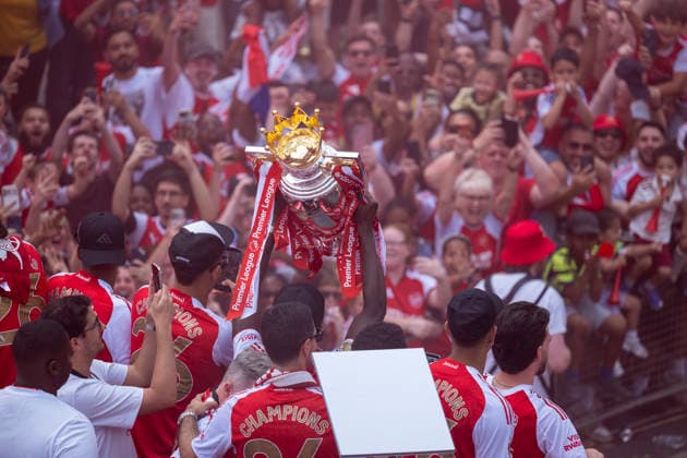 May 31, 2026, London, London, UK: LONDON, UK. Members of Arsenal FC ride an open-top bus on Holloway Road during a parade around Islington to celebrate winning the Premier League (the first title win in 22 years), the day after being beaten on penalties by Paris St Germain (PSG) in the Champions League Final in Budapest. 500,000 to 1m people are estimated to be attending on Sunday. Arsenal FC Parade On Holloway Road  - ZUMAl94_ 20260531_zaf_l94_033 Copyright: xStephenxChungx