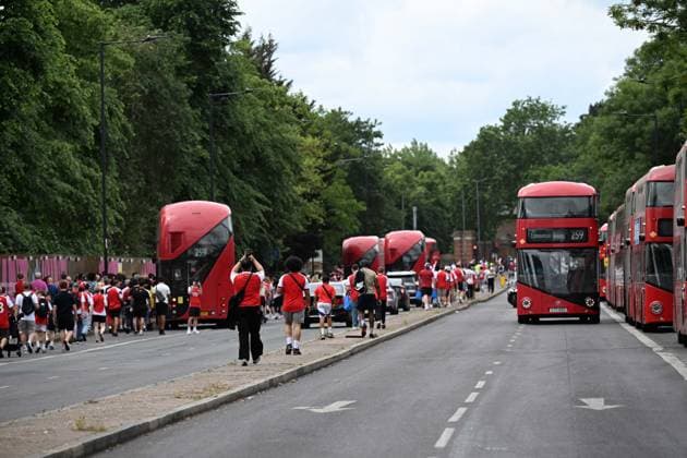Arsenal’s championship parade in London LONDON, UNITED KINGDOM - MAY 31: Fans wearing jerseys attend the parade as part of Arsenal’s championship celebrations showed their support for their team along the route in North London, United Kingdom, on May 31, 2026. Rasid Necati Aslim Anadolu London United Kingdom. Editorial use only. Please get in touch for any other usage.  Copyright: x2026xAnadoluxRasidxNecatixAslimx
