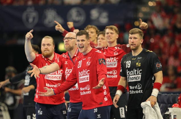 photo : Aufregung bei Trainer Ales PAJOVIC und Torhüter Kevin Möller (Flensburg) Handball Herren am So. 31.05.2026 Mens EHF European League , Final Four in Hamburg SG Flensburg - Montpellier HB Spiel um Platz 3