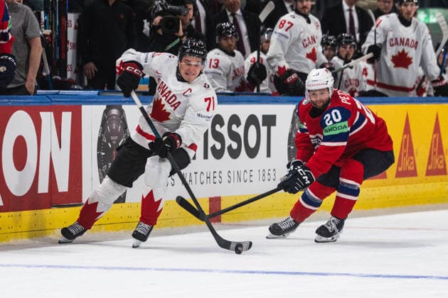 ZURICH, ZURICH - MAY 31: Macklin Celebrini of Canada battles with Emilio Pettersen of Norway during the Bronze Medal Game between Canada and Norway of the 2026 IIHF World Championship, WM, Weltmeisterschaft at Swiss Life Arena on May 31, 2026 in Zurich, Zurich, Switzerland.  Copyright: xLivioxBaeriswylx xSPPx Sportspressphoto_SPR157833