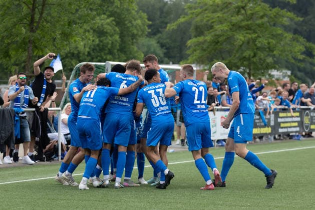 Dortmund, Deutschland 31. Mai 2026: Oberliga Westfalen - 2025 2026 - Sp. 38 - Tuerkspor Dortmund - SV Westfalia Rhynern Im Bild: Jubel nach dem gewonnen Spiel von SV Westfalia Rhynern gegen Türkspor Dortmund und damit die Teilnahme am DFB Pokal. Mendeplatz 2 Nordrhein Westfalen Copyright: xFotostandx xZeisingx