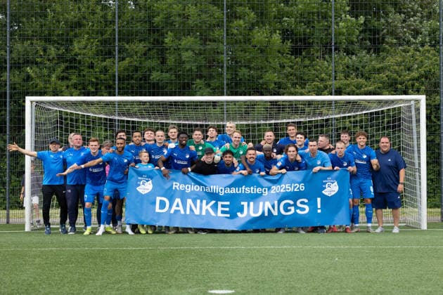 Dortmund, Deutschland 31. Mai 2026: Oberliga Westfalen - 2025 2026 - Sp. 38 - Tuerkspor Dortmund - SV Westfalia Rhynern Im Bild: Jubel nach dem gewonnen Spiel von SV Westfalia Rhynern gegen Türkspor Dortmund und damit die Teilnahme am DFB Pokal. Mendeplatz 2 Nordrhein Westfalen Copyright: xFotostandx xZeisingx