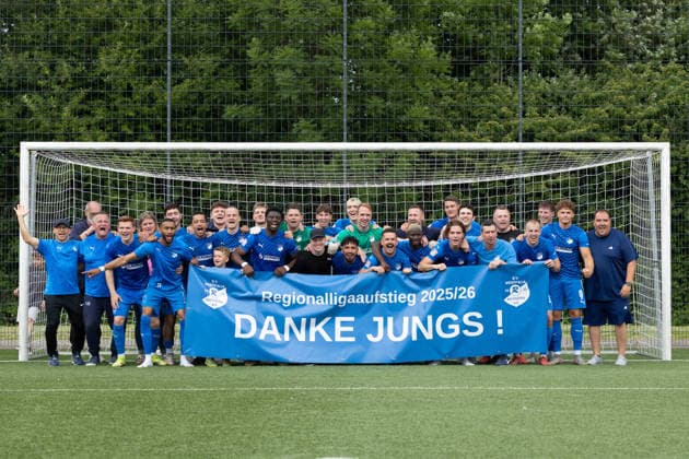 Dortmund, Deutschland 31. Mai 2026: Oberliga Westfalen - 2025 2026 - Sp. 38 - Tuerkspor Dortmund - SV Westfalia Rhynern Im Bild: Jubel nach dem gewonnen Spiel von SV Westfalia Rhynern gegen Türkspor Dortmund und damit die Teilnahme am DFB Pokal. Mendeplatz 2 Nordrhein Westfalen Copyright: xFotostandx xZeisingx