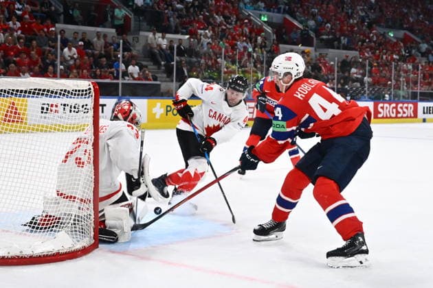 From left goalkeeper Jet Greaves of Canada, Morgan Rielly of Canada and Tinus Luc Koblar of Norway in action during the bronze medal match Canada vs Norway at the 2026 IIHF Ice hockey, Eishockey World Championship, WM, Weltmeisterschaft in Zurich, Switzerland, May 31, 2026. (CTKxPhoto RadekxPetrasek) CTKPhotoP2026053104376  CTKPhotoP2026053104376