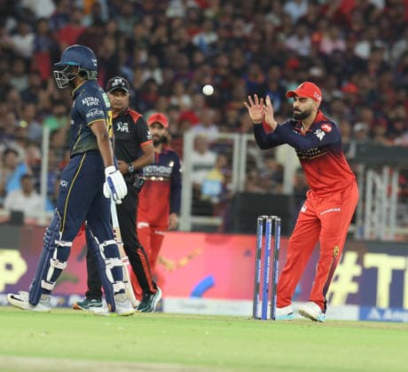 Cricket 2026 Indian Premier League 2026 31st May 2026 Finals Royal Challengers Bengaluru v Gujarat Titans Review for caught behind. Up goes the finger but Sai reviews. Ball is close to bat and glove, can you give anything from behind (different angle). It s a flatline on the UltraEdge. Not out Virat Kohli Ahmedabad Narendramodi Stadium INDIA Copyright: xSeshadrixSukumarx