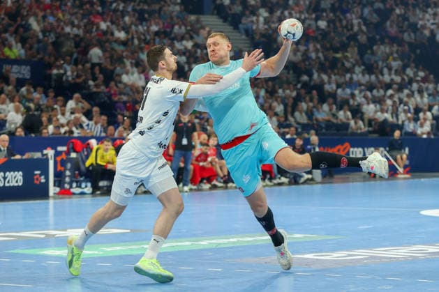 31.05.2026, xgox, Handball - EHF European League Finale THW Kiel - MT Melsungen v.l. Hendrik Pekeler (Kiel, 61), Dainis Kristopans (Melsungen, 10) Zweikampf, Duell, Kampf, tackle Hamburg