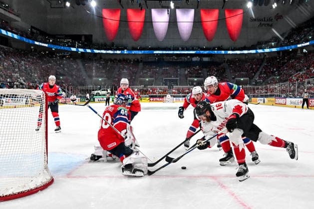 ZURICH, SWITZERLAND - MAY 31: goalkeeper Henrik Haukeland of Norway L) makes a save against Connor Brown of Canada R) during the 2026 IIHF Ice hockey, Eishockey World Championship, WM, Weltmeisterschaft Switzerland Bronze medal game between Canada and Norway at Swiss Life Arena on May 31, 2026 in Zurich, Zurich. Zurich Swiss Life Arena Zurich Switzerland Copyright: xJustPictures.ch AndreaxBrancax jp-en-EuSpIm-JP7_ANB_CanNor_31052026_8354