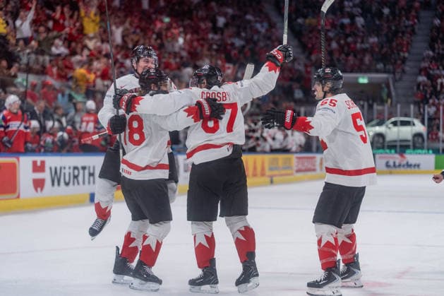 31 05 2026, Zurich, Swiss Life Arena, Ice hockey, Eishockey World Championships: Bornze Medal Game: Canada - Norway. Torjubel zum 2:2. 87 Sidney Crosby (Canada), 55 Mark Scheifele (Canada) Zurich Swiss Life Arena Zurich Switzerland Copyright: xJustPictures.ch StefanxEmchx jp-de-StEm-DSC0107920260531