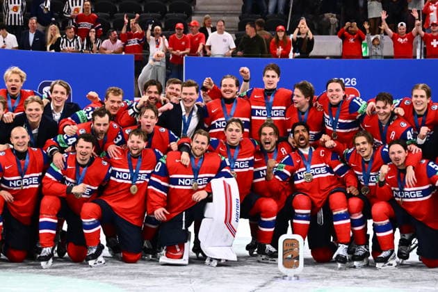Hockey team of Norway celebrate after winning the bronze medal match Canada vs Norway at the 2026 IIHF Ice hockey, Eishockey World Championship, WM, Weltmeisterschaft in Zurich, Switzerland, May 31, 2026. (CTKxPhoto RadekxPetrasek) CTKPhotoP2026053104556  CTKPhotoP2026053104556