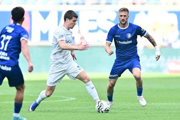 KAA Gent v KRC Genk - Jupiler Pro League Europe Play-Off Decider GENT, BELGIUM - MAY 31 : Steuckers Jarne forward of KRC Genk and Van Der Heyden Siebe defender of KAA Gent battle for the ball during the Jupiler Pro League Europe Play-Off decider match with the last European Conference League ticket at stake between KAA Gent and KRC Genk on May 31, 2026 in Gent, Belgium, 31 05 2026 Gent Belgium  Copyright: xPeterxDexVoechtx