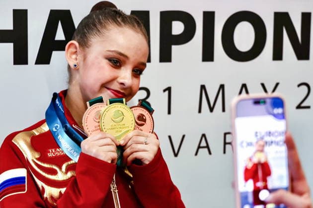 BULGARIA, VARNA - MAY 31, 2026: Gold medalist Sofia Ilteryakova of Russia poses after an award ceremony for the individual hoop event at the 2026 Rhythmic gymnastics, Rhythmische Sportgymnastik, RSG European Championships at the Palace of Culture and Sports 2026 Rhythmic Gymnastics European Championships  - ZUMAt113 20260531_zaa_t113_246 Copyright: xIgorxLenkinx