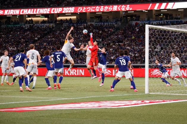May 31, 2026, Tokyo, Japan: Goalkeeper HAYAKAWA Tomoki (23) of Japan defends the goal against Stefan Teitur THORDARSON (16) of Iceland during the Kirin Challenge Cup 2026, an International Friendly, Länderspiel, Nationalmannschaft match between Japan and Iceland at the National Stadium in Tokyo. Japan defeats Iceland 1-0 in its last friendly match before the FIFA World Cup, WM, Weltmeisterschaft, Fussball 2026. Soccer 2026: Japan 1:0 Iceland  - ZUMAm191 20260531_aap_m191_033 Copyright: xRodrigoxReyesxMarinx