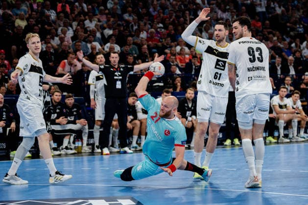 Hamburg, 31.05.2026, Handball, Herren, EHF European League Men 2025 26, Finale, THW Kiel - MT Melsungen Laszlo Bartucz (MT Melsungen, 61) beim Torwurf