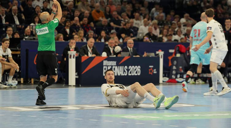 photo : am Boden zerstört ist ..... Hendrik Pekeler (Kiel) Handball Herren am So. 31.05.2026 Mens EHF European League , Final Four in Hamburg Melsungen - THW Kiel Finale